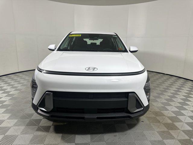 2026 Hyundai Kona SE photo 2