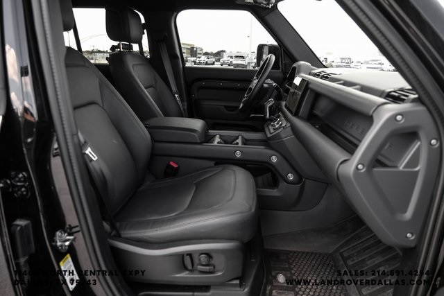 2025 Land Rover Defender 110 X-Dynamic SE photo 30