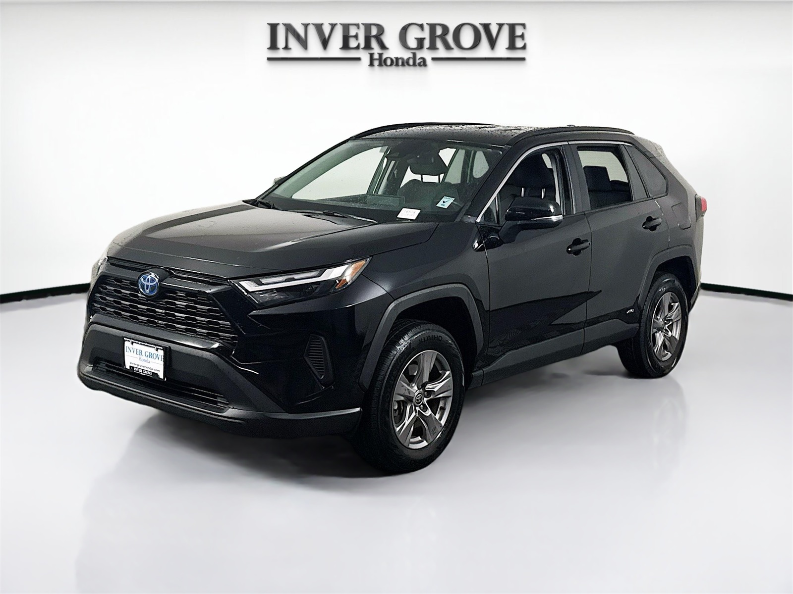 2024 Toyota RAV4 XLE's photo