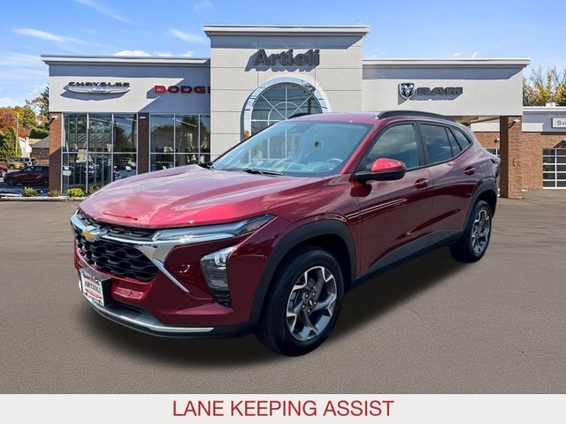 2025 Chevrolet Trax LT photo 3