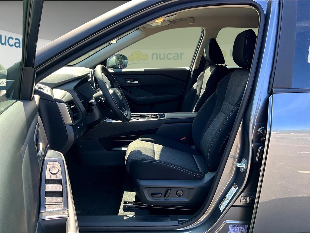 2026 Nissan Rogue SV photo 9