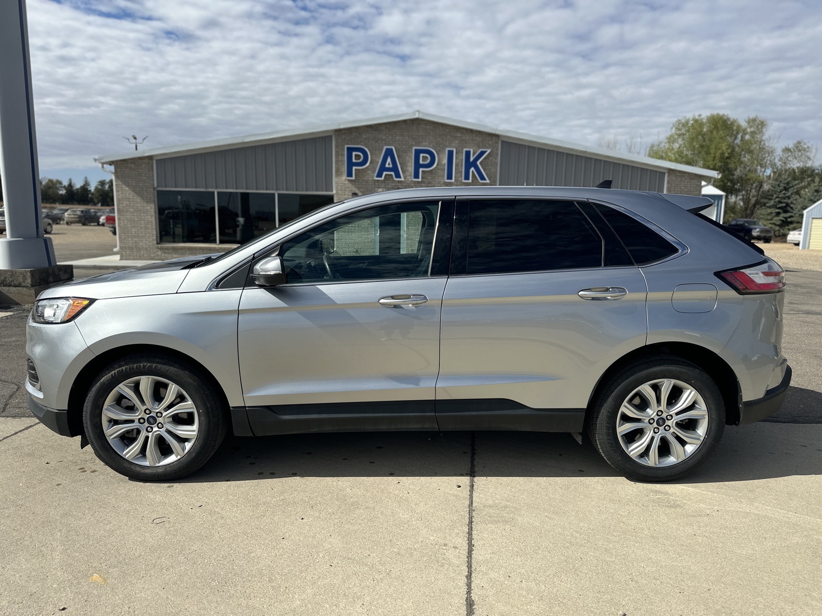 2022 Ford Edge Titanium photo 3