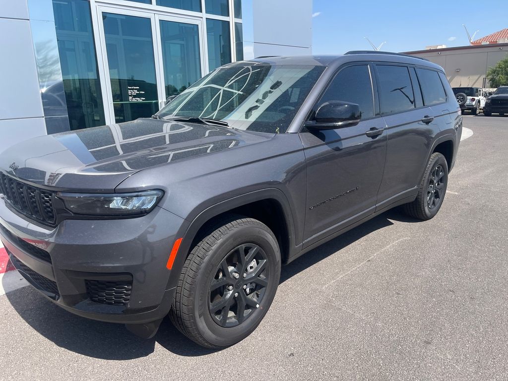 2025 Jeep Grand Cherokee Altitude X photo 4