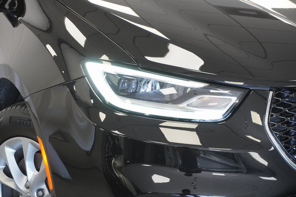 2025 Chrysler Pacifica photo 4