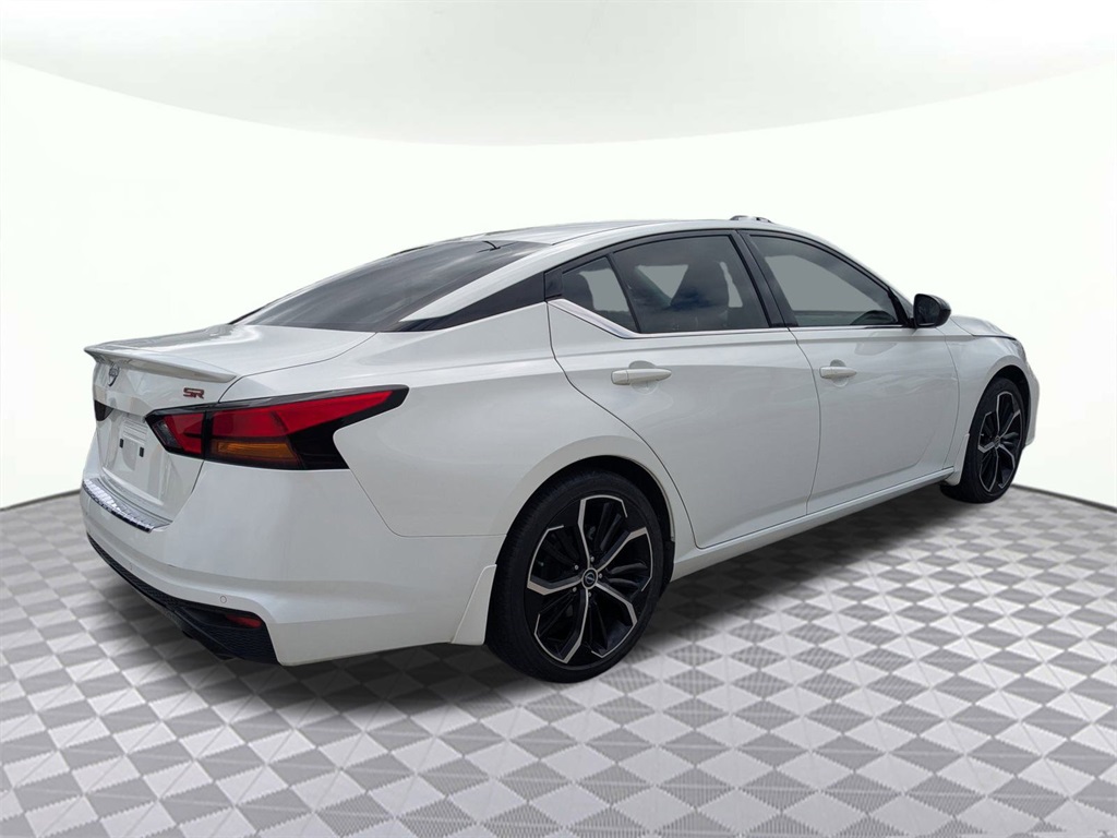 2023 Nissan Altima 2.5 SR photo 3