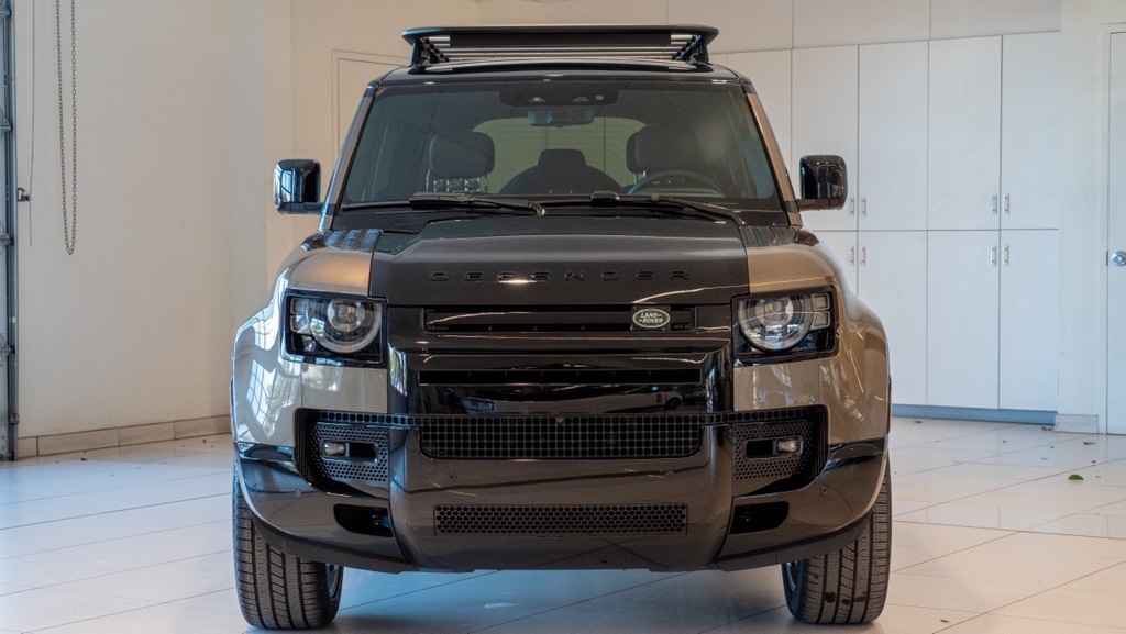 2025 Land Rover Defender 110 photo 2