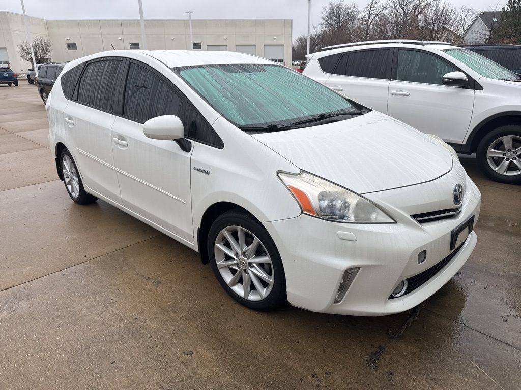 2012 Toyota Prius v Five's photo