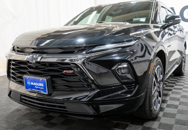 2023 Chevrolet Blazer RS photo 2