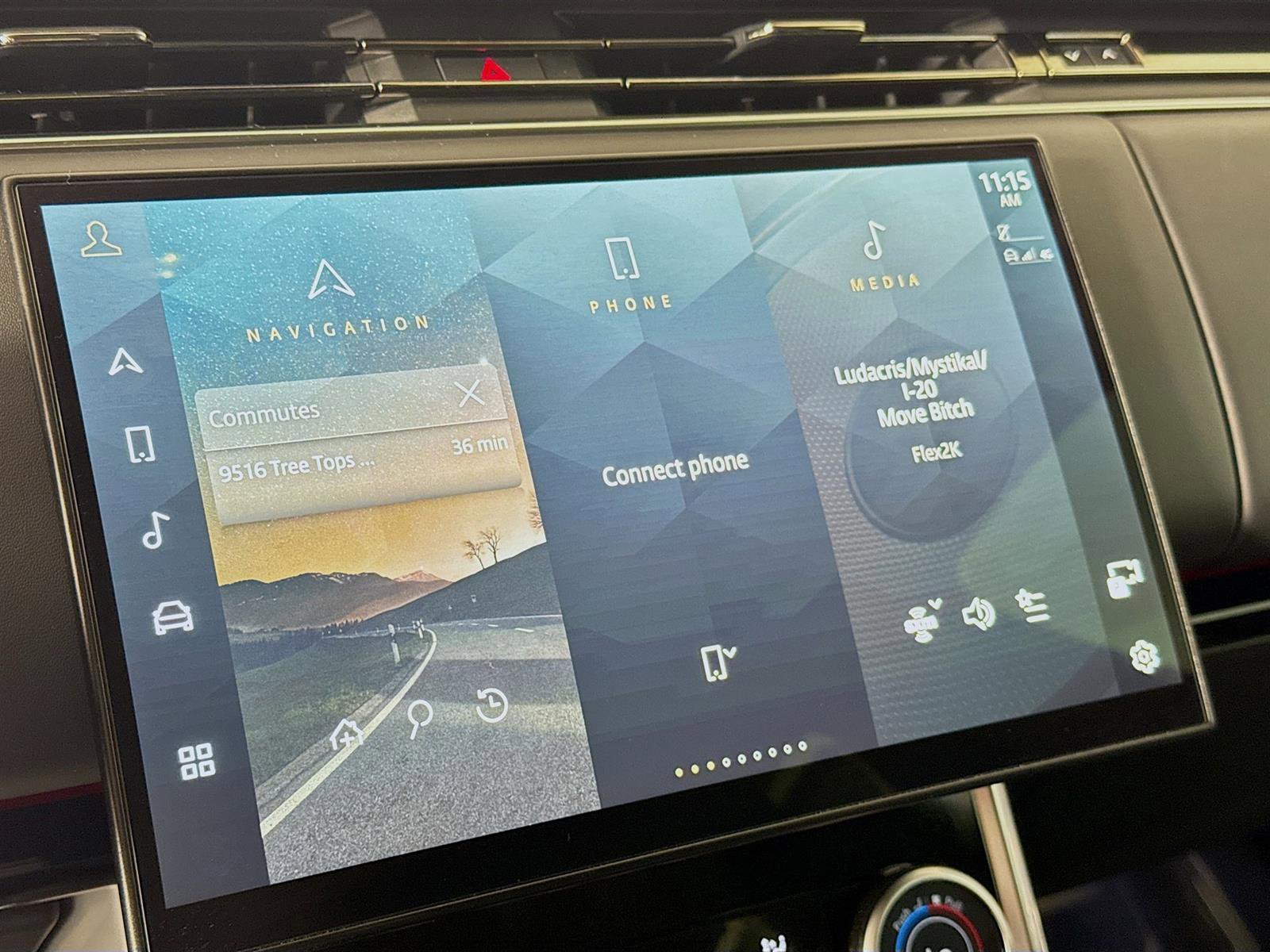 2022 Land Rover Range Rover SE photo 12