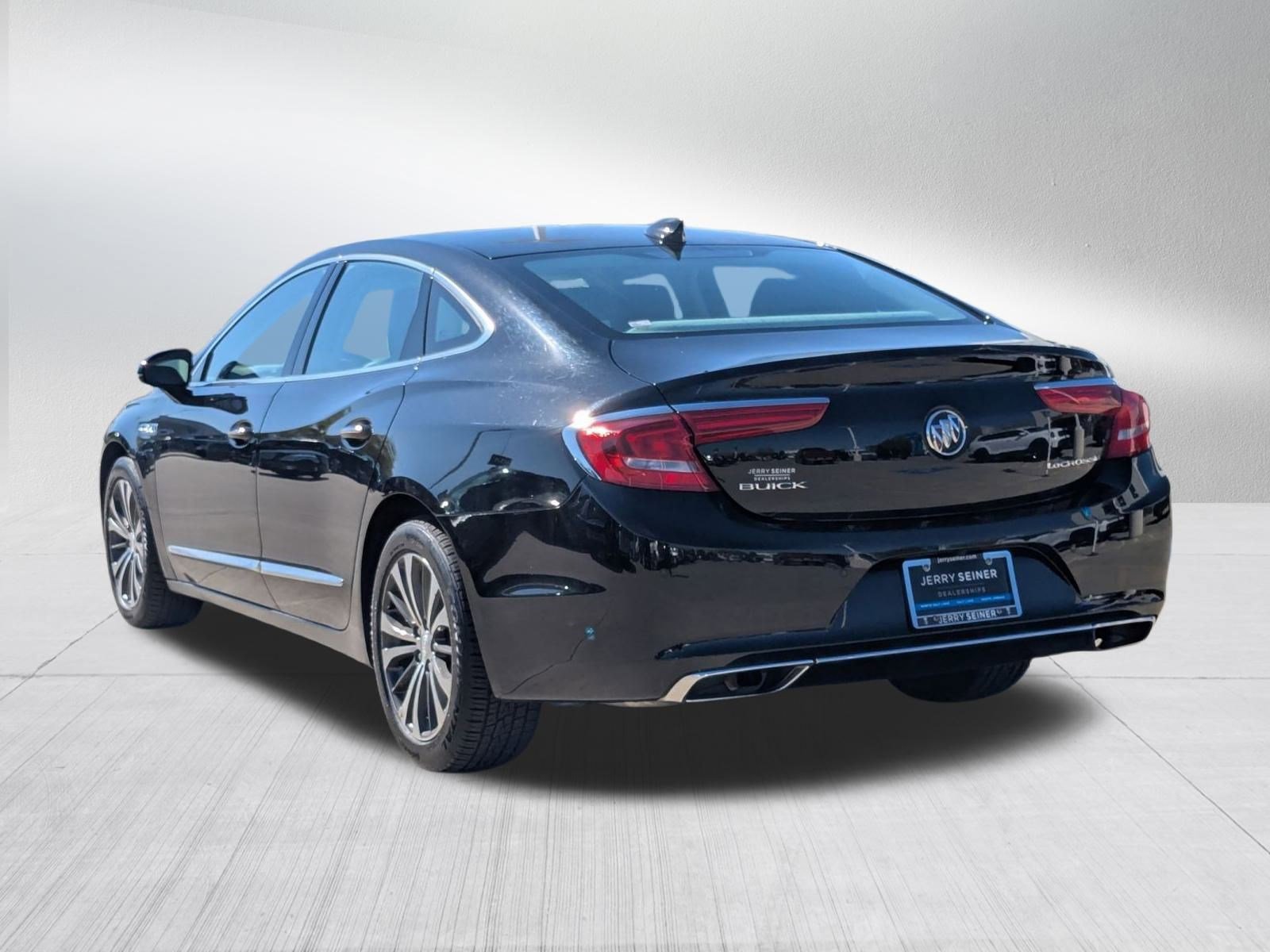 2017 Buick LaCrosse Essence photo 2