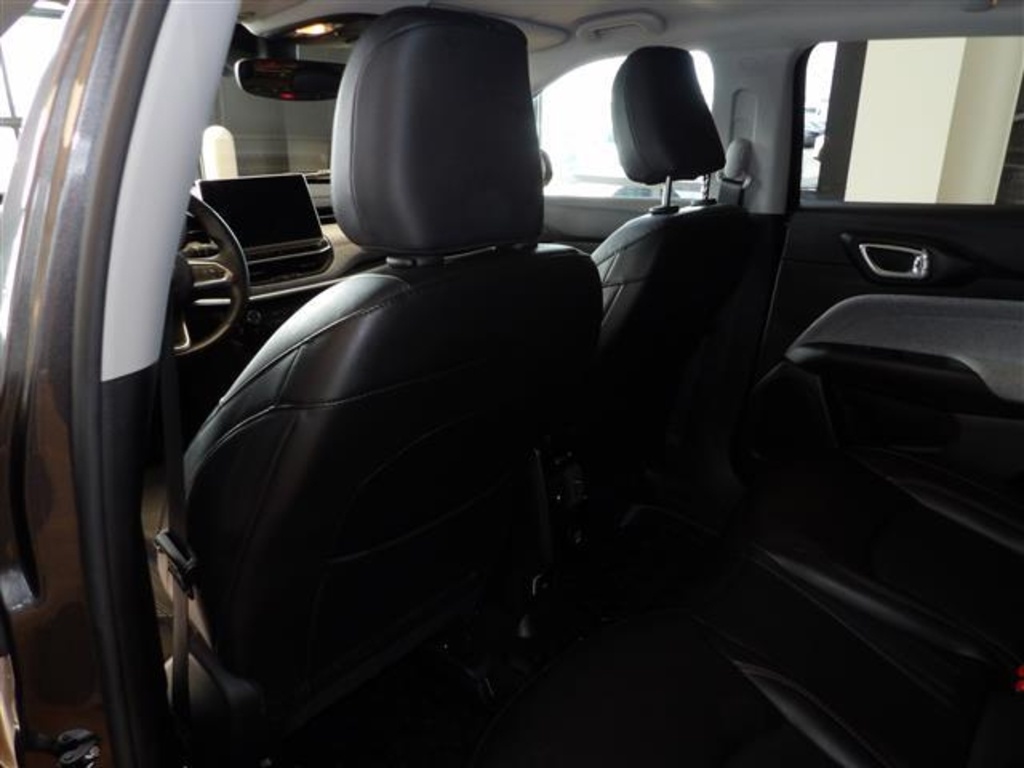 2022 Jeep Compass Latitude Lux photo 17