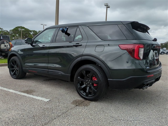 2022 Ford Explorer ST photo 4