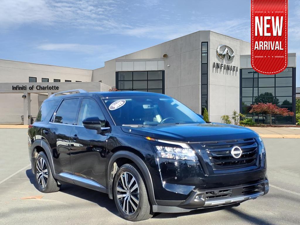 2023 Nissan Pathfinder Platinum's photo