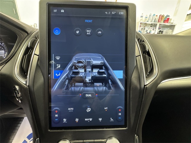 2024 Ford Edge Titanium photo 16