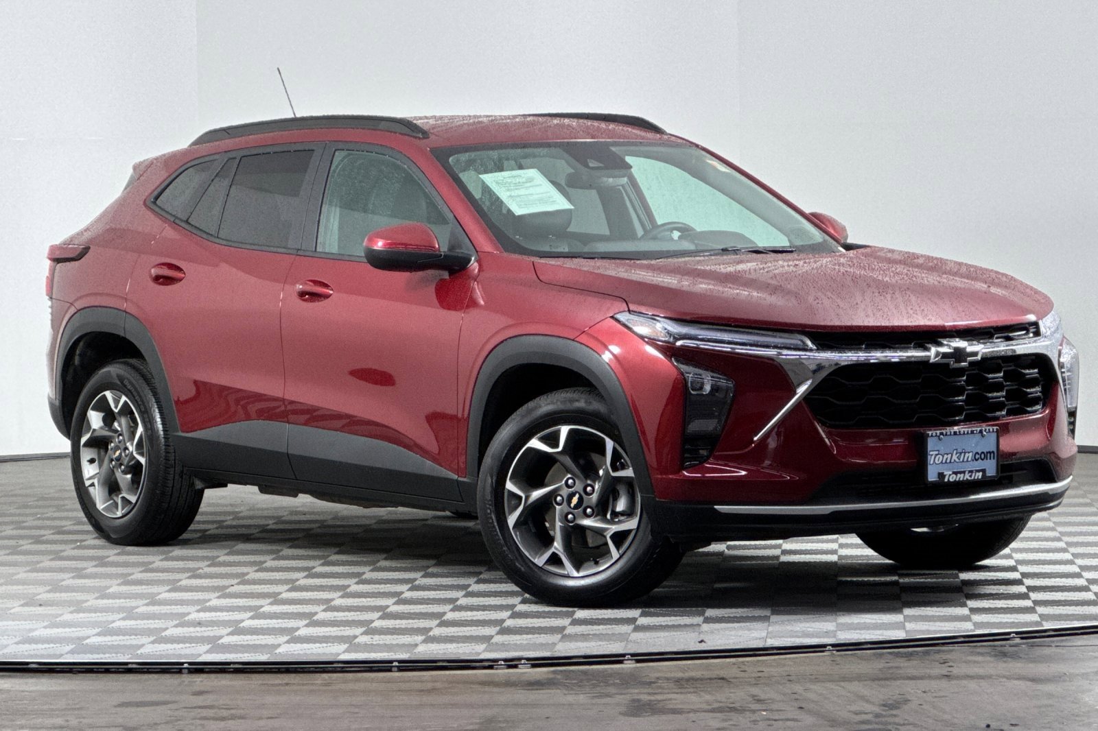 2025 Chevrolet Trax LT photo 2