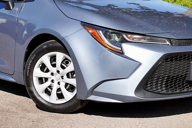 2022 Toyota Corolla LE photo 3