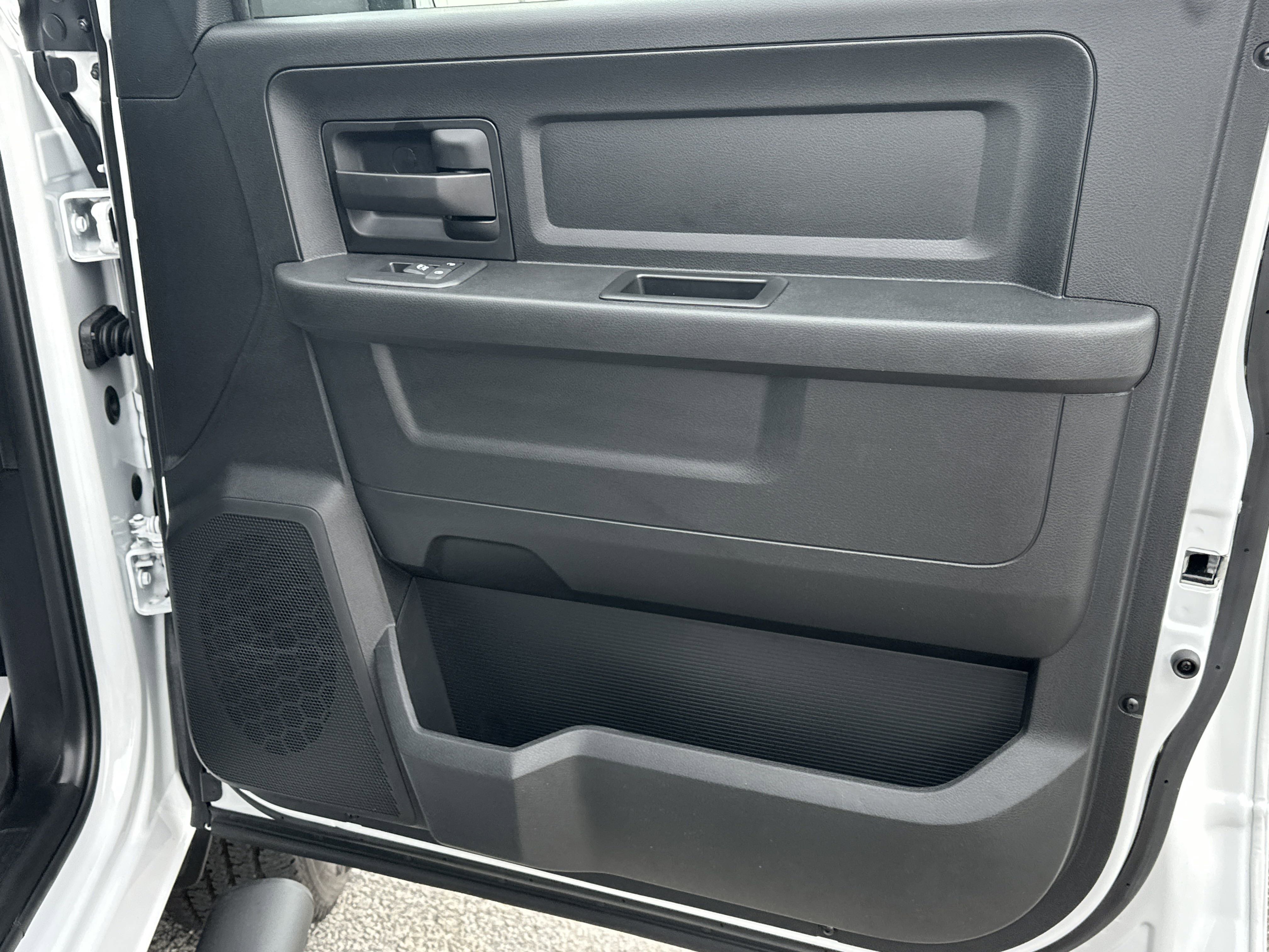 2025 Ram 2500 Tradesman photo 3