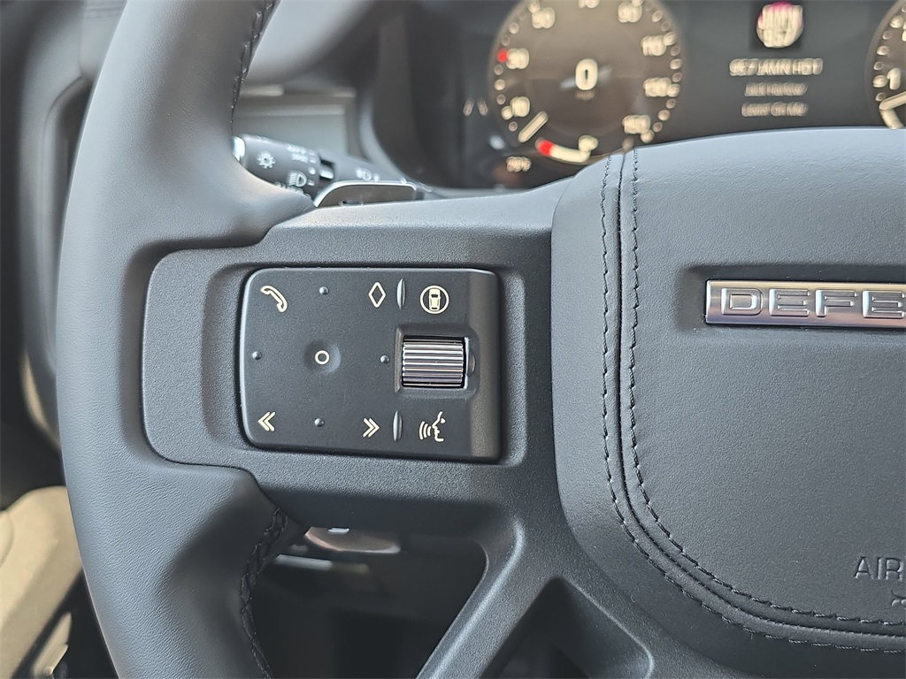 2025 Land Rover Defender 110 V8 photo 16