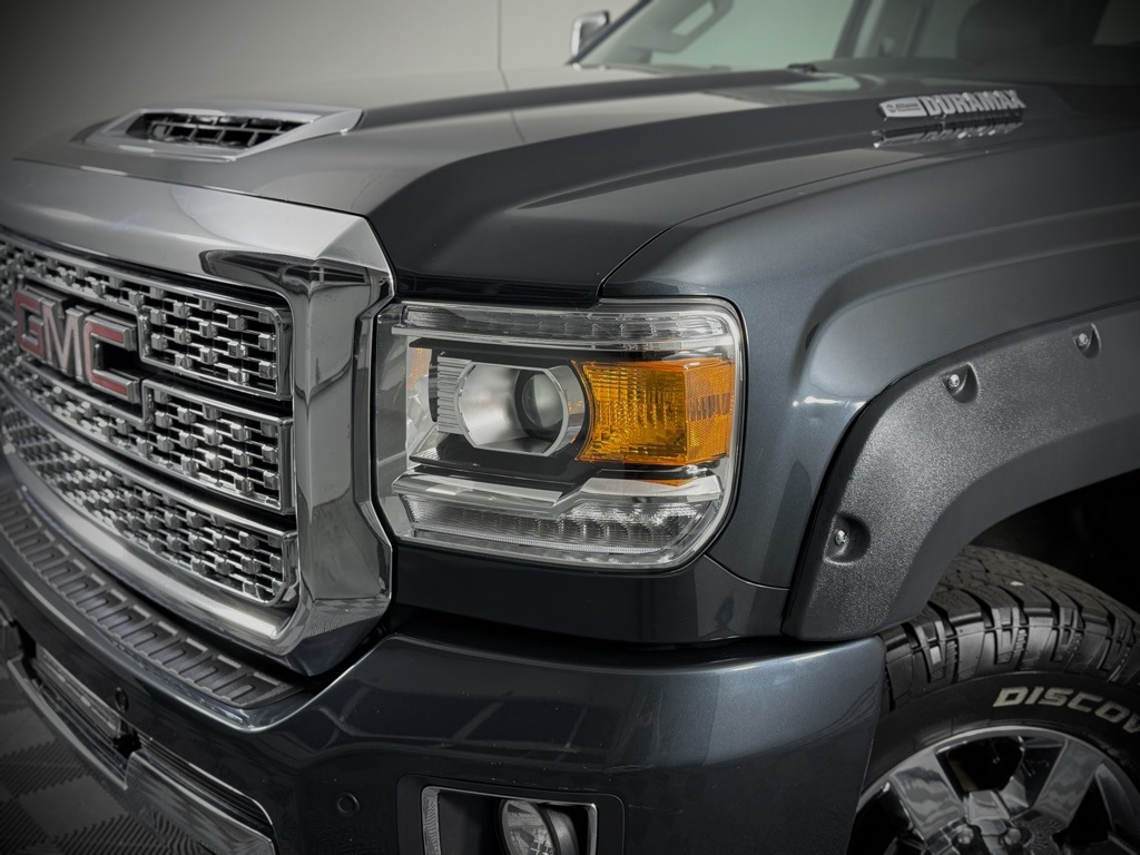 2019 Gmc Sierra HD Denali photo 13