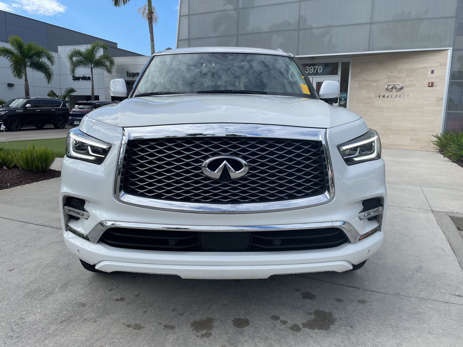 2024 Infiniti QX80 Luxe photo 2