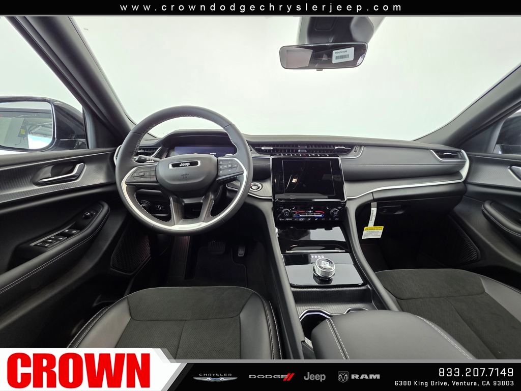 2025 Jeep Grand Cherokee Laredo Altitude photo 12
