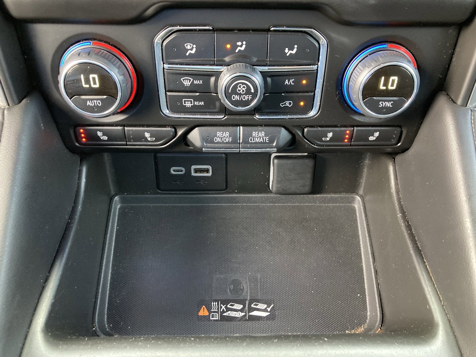 2024 Chevrolet Suburban Z71 photo 32
