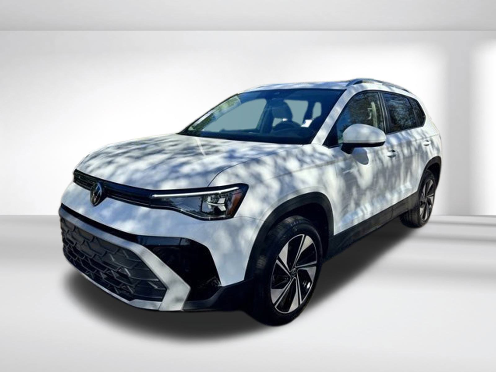 2025 Volkswagen Taos SE photo 3
