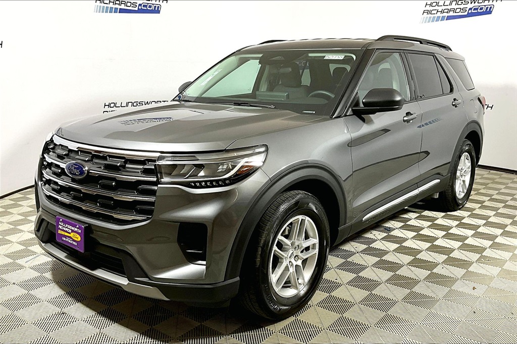 2025 Ford Explorer Active's photo