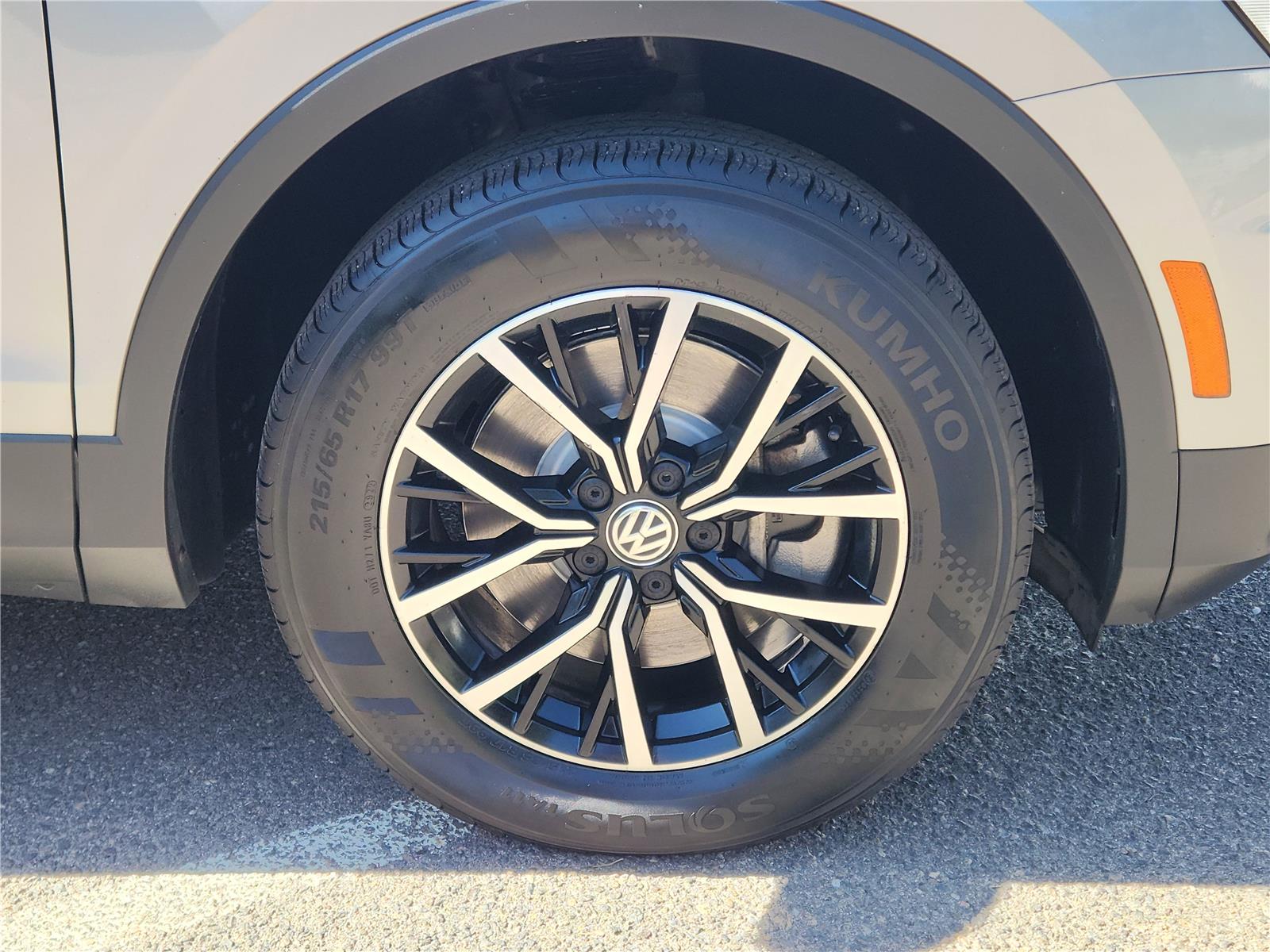 2021 Volkswagen Tiguan SE photo 10