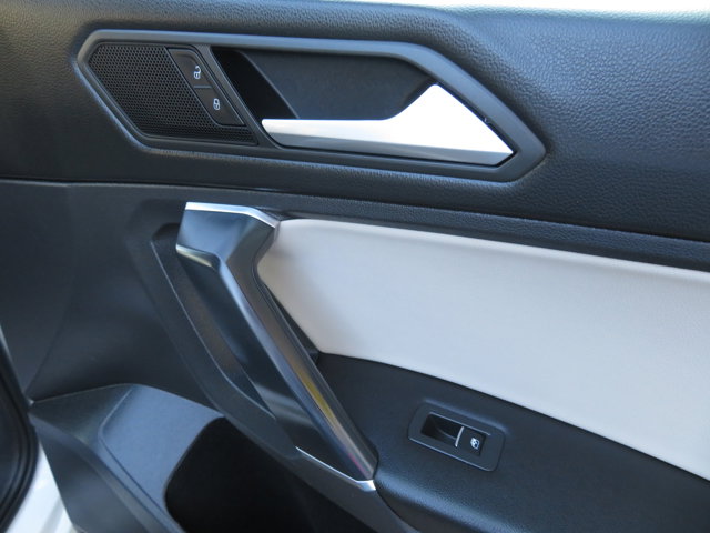 2020 Volkswagen Tiguan SEL photo 11