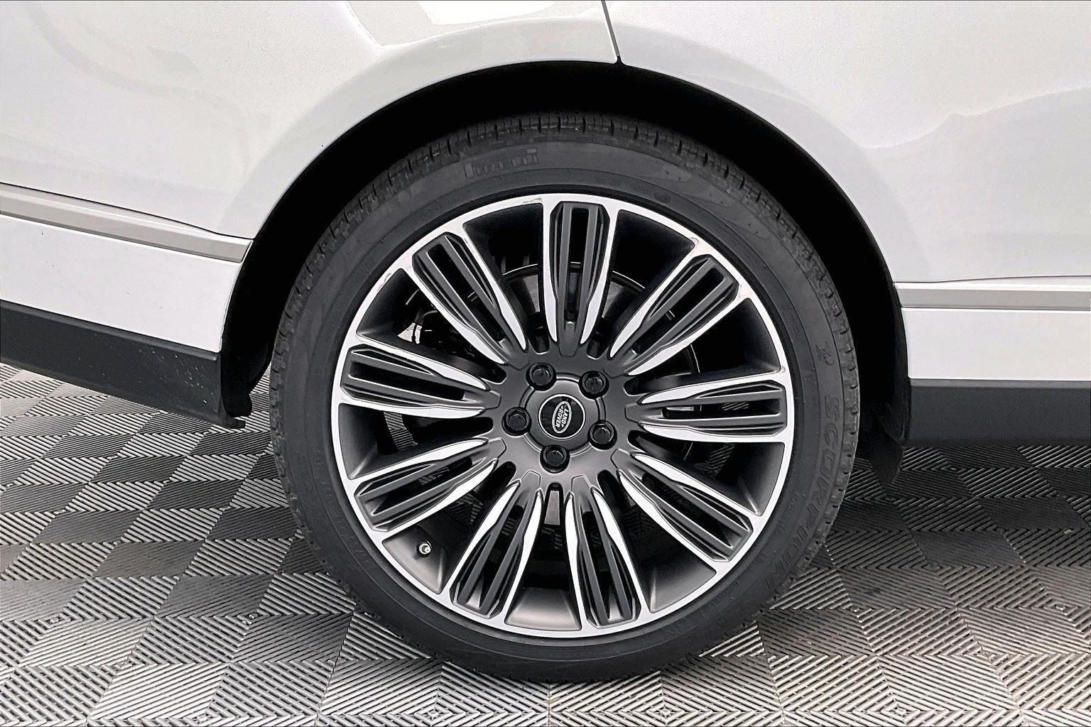 2021 Land Rover Range Rover Autobiography photo 6