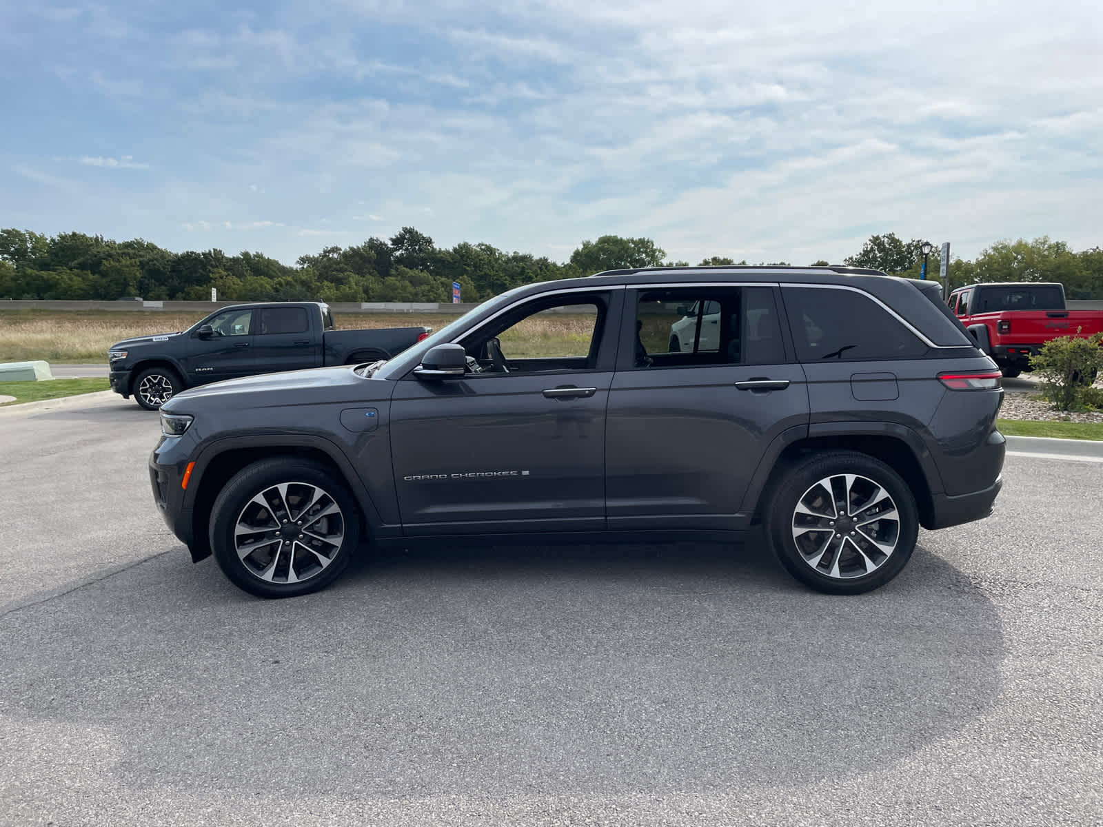 2023 Jeep Cherokee Overland 4xe photo 4