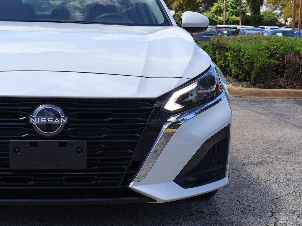 2023 Nissan Altima 2.5 SV photo 11
