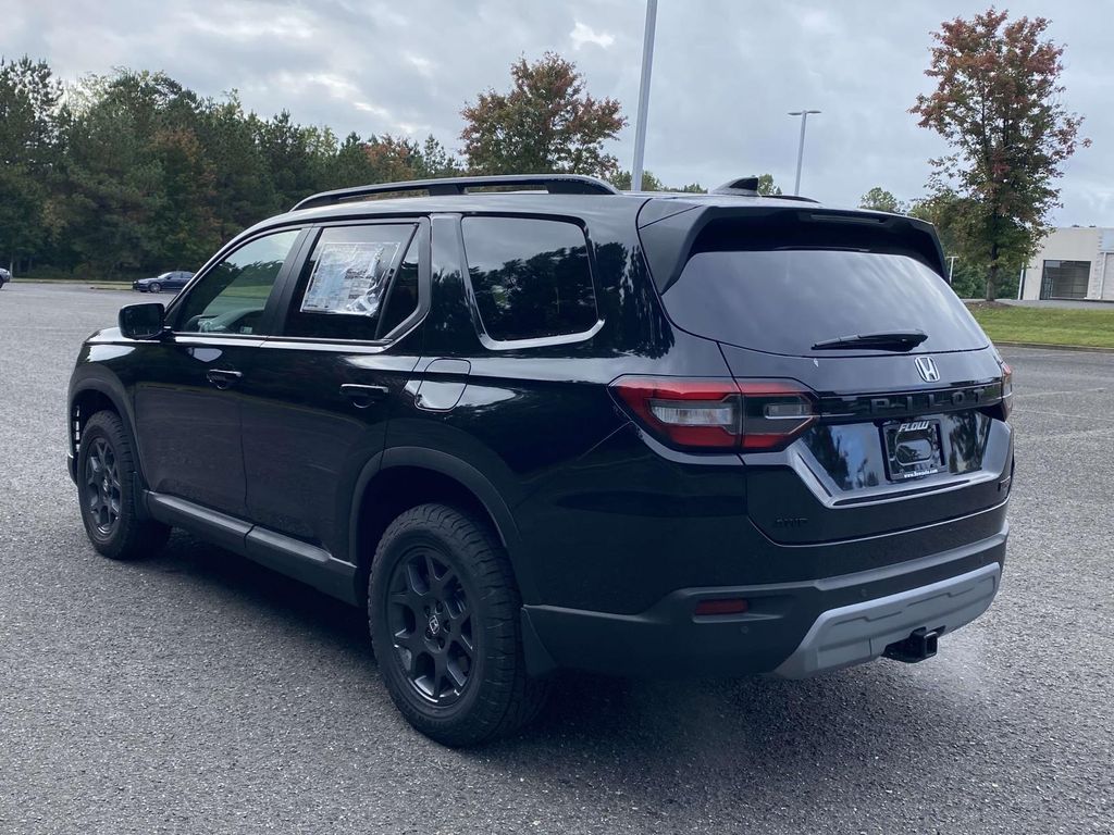 2025 Honda Pilot TrailSport photo 2