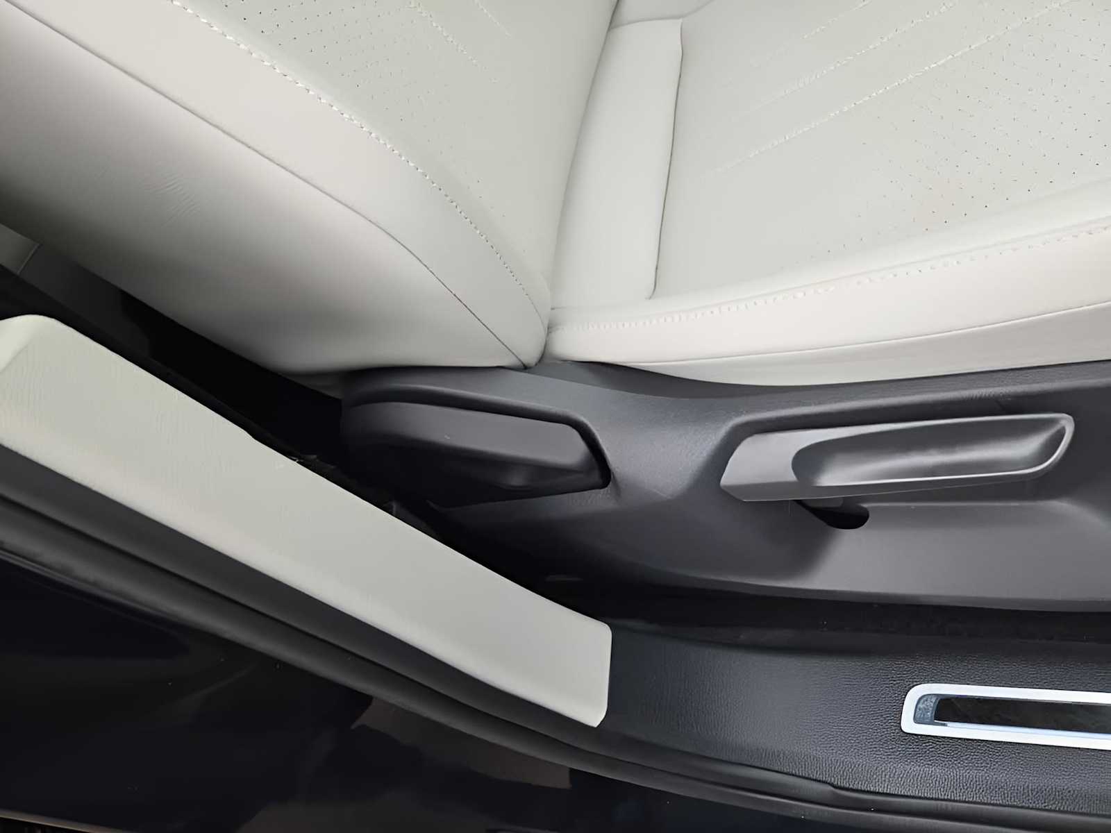 2023 Volkswagen Tiguan SE R-Line Black photo 40