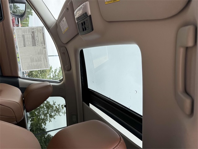 2025 Nissan Pathfinder Platinum photo 4