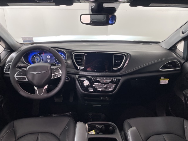 2025 Chrysler Pacifica photo 32