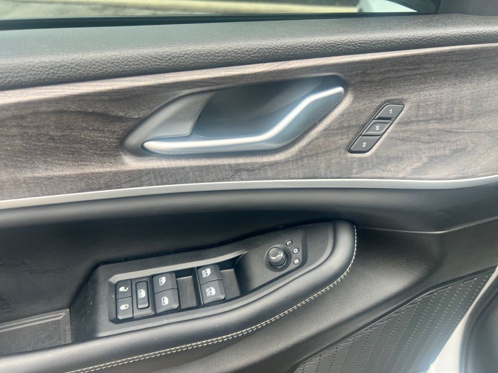 2023 Jeep Grand Cherokee Limited photo 12
