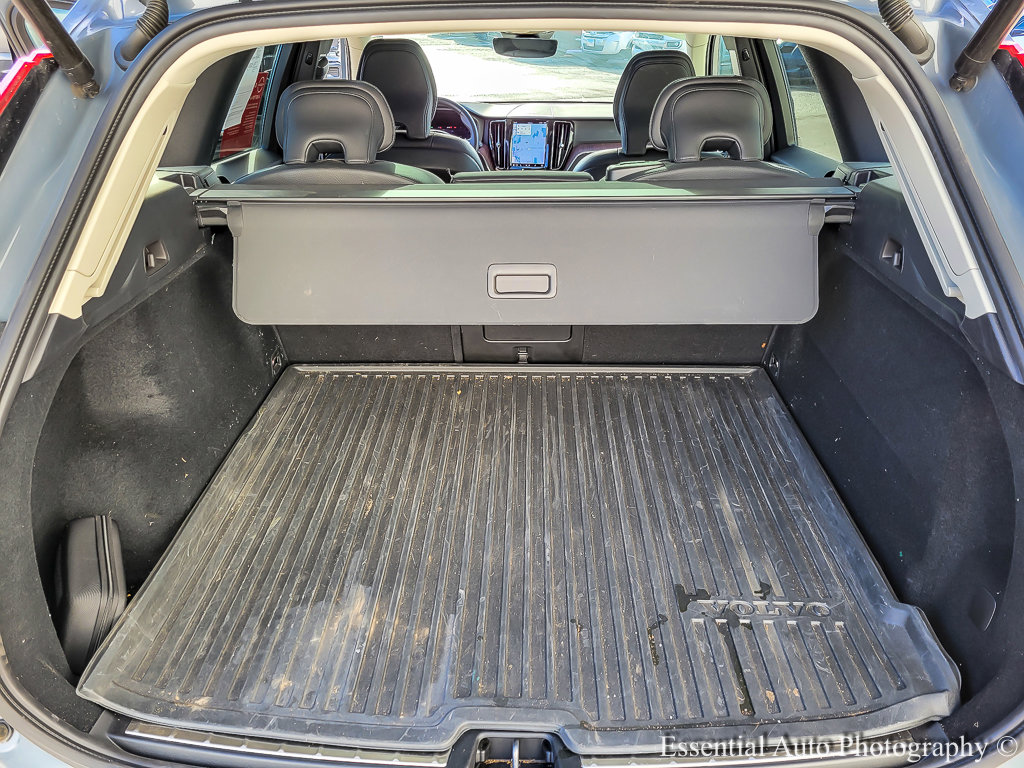 2023 VOLVO XC60 - Image 20