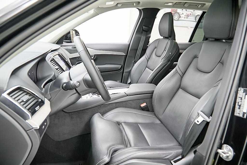 2025 VOLVO XC90 - Image 17
