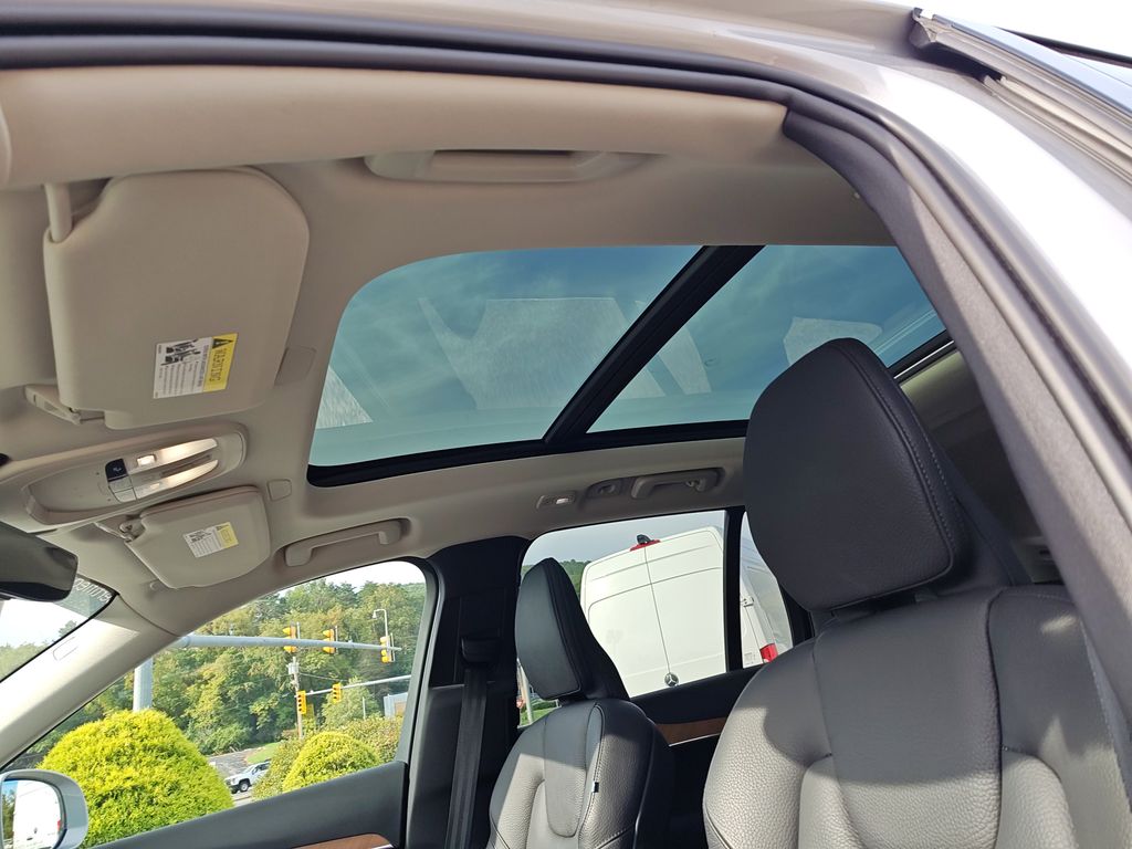 2024 Volvo XC90 Plus photo 7