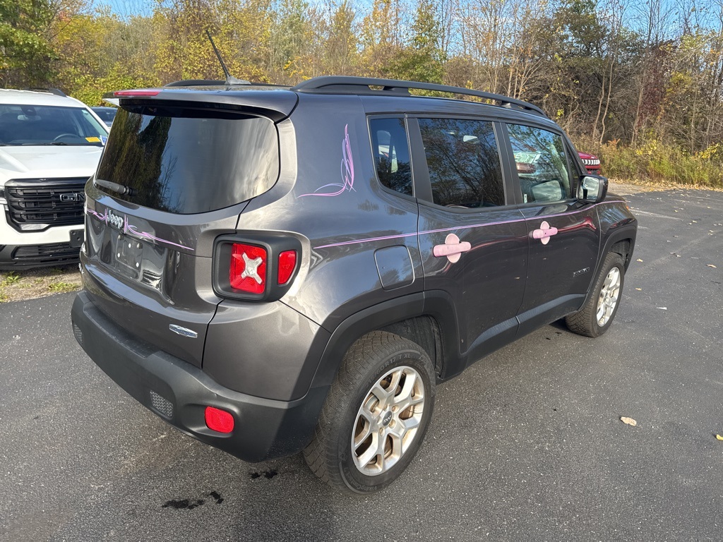 2016 Toyota RAV4 Latitude photo 2