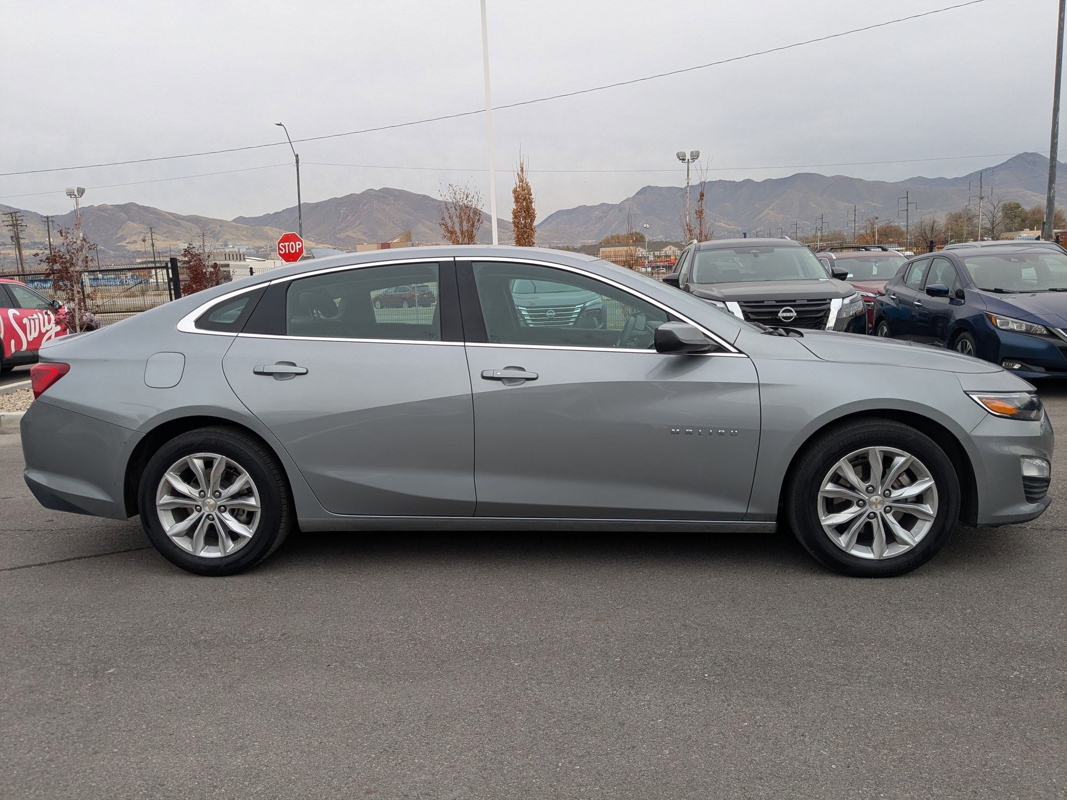 2023 Chevrolet Malibu 1LT photo 2