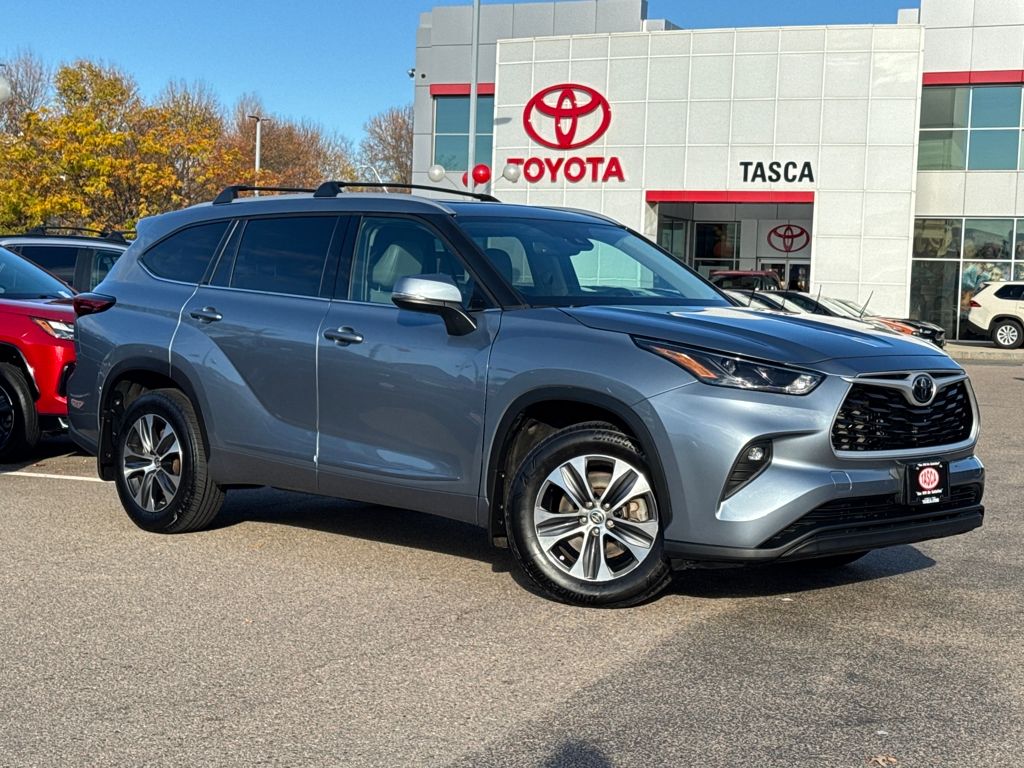 2022 Toyota Highlander XLE's photo