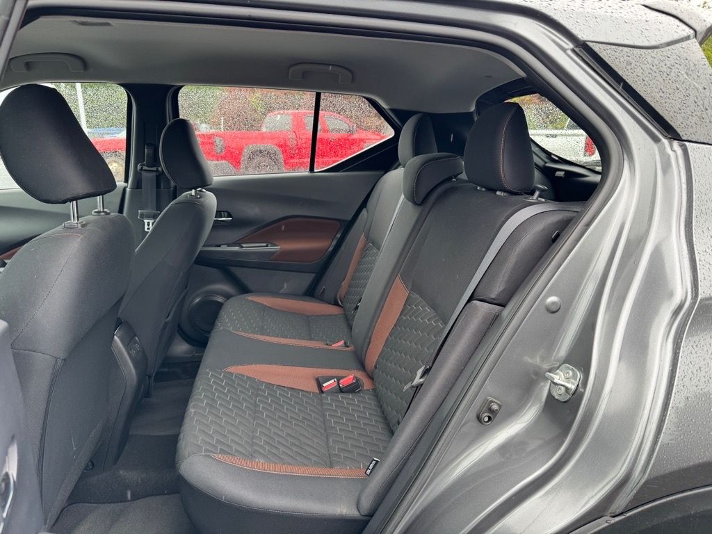 2022 Nissan Kicks SR photo 10