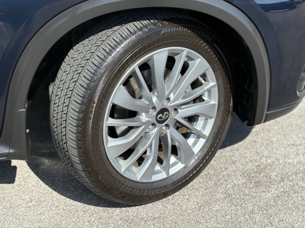 2023 Infiniti QX50 Luxe AWD photo 7