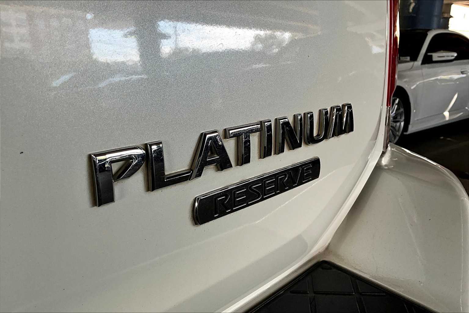 2014 Nissan Armada Platinum photo 8