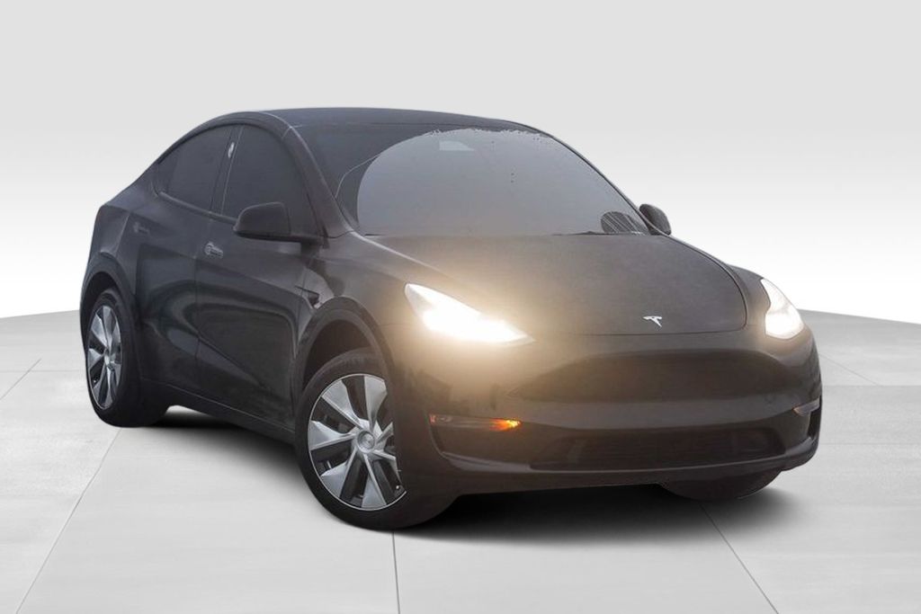 Used 2024 Tesla Model Y Long Range with VIN 7SAYGDED5RF018092 for sale in Claremont, CA