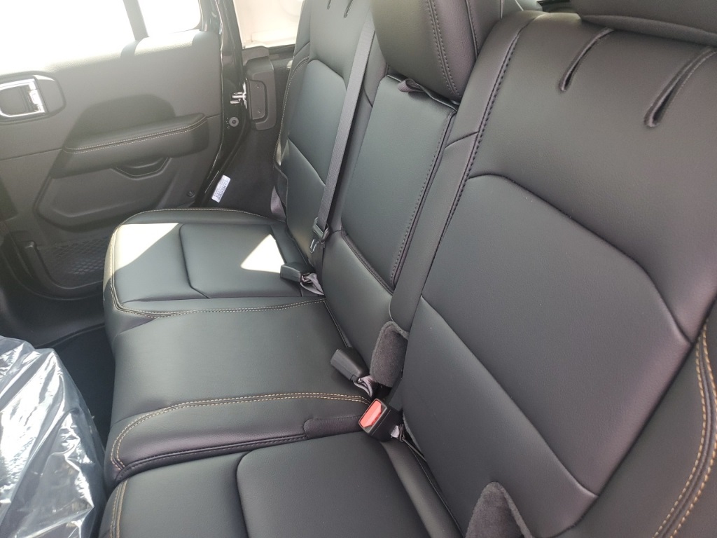 2025 Jeep Wrangler Sahara photo 13