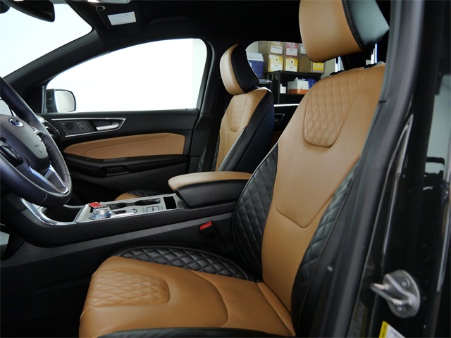 2023 Ford Edge Titanium photo 16
